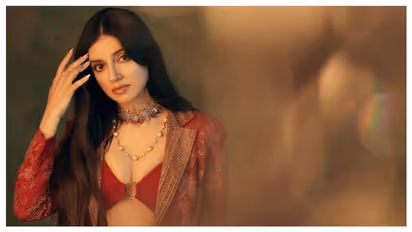 एथनिक Wear में चार चांद लगा देंगे,  Bhushan Kumar की Biwi के लेटेस्ट ज्वेलरी डिजाइन