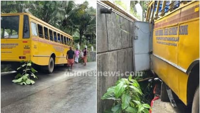 മൂവാറ്റുപുഴയിൽ സ്കൂൾ ബസ് നിയന്ത്രണം വിട്ട് മതിലിൽ ഇടിച്ചു, വിദ്യാർത്ഥികൾക്ക് പരിക്ക് 