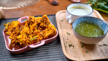Monsoon Special: Easy green chutney recipe to enjoy with pakoras