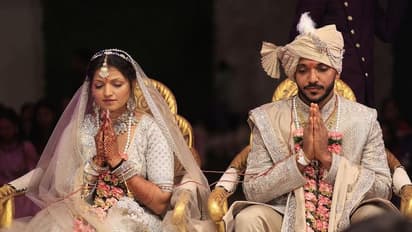 நான் நீயாகவும், நீ நானாகவும் மாறும் நாள் - எளிமையாக நடந்த இந்திய கிரிக்கெட் வீரர் சேத்தன் சகாரியா திருமணம்!