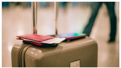 വിമാനടിക്കറ്റ് റദ്ദാക്കിയാൽ നഷ്ടം വരുമോ? പ്രമുഖ എയർലൈനുകളുടെ നിരക്ക് അറിയാം