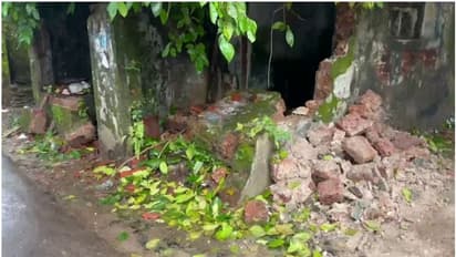 കോഴിക്കോട് ലോറി മതിലിൽ ഇടിച്ചു; മതിൽ തകർന്ന് വീണു, 5 വിദ്യാർത്ഥികൾക്ക് പരിക്ക്