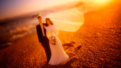 37 -കാരി വിവാഹം ചെയ്തത് പാവയെ, ആദ്യകാഴ്ചയിൽ തന്നെ പ്രണയം തോന്നിയെന്നും യുവതി