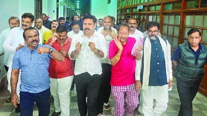 ವಿಧಾನಸಭೆ, ಮೇಲ್ಮನೆಯಲ್ಲಿ ಮುಡಾ ಅಕ್ರಮ ಕೋಲಾಹಲ: ಸದನದಲ್ಲಿ ರಾತ್ರಿಯಿಡೀ ಧರಣಿ