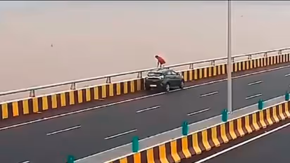 Mumbai: 38-year-old engineer jumps off Atal Setu in apparent suicide; videos go viral (WATCH)