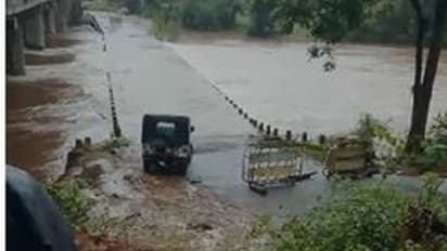 ಚಿಕ್ಕಮಗಳೂರು: ಹೆಬ್ಬಾಳೆ ಸೇತುವೆ ಮೇಲೆ ಜೀಪ್ ಗ್ರೇಟ್ ಎಸ್ಕೇಪ್, ಮೊಬೈಲ್‌ನಲ್ಲಿ ದೃಶ್ಯ ಸೆರೆ..!