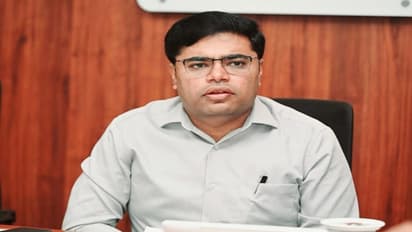 ವಿಜಯಪುರ: ಸರ್ಕಾರಿ ಸಭೆ-ಸಮಾರಂಭಕ್ಕೆ ಹಾರ-ಶಾಲು, ಸನ್ಮಾನಕ್ಕೆ ಬ್ರೇಕ್, ಡಿಸಿ ಖಡಕ್ ಸೂಚನೆ..!