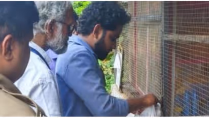 ചാരുംമൂട്ടിലെ കടയെക്കുറിച്ച് നാട്ടുകാർക്ക് സംശയം, പിന്നാലെ പരാതി; നിരീക്ഷണത്തിനൊടുവിൽ പൂട്ടി സീൽ വച്ചു