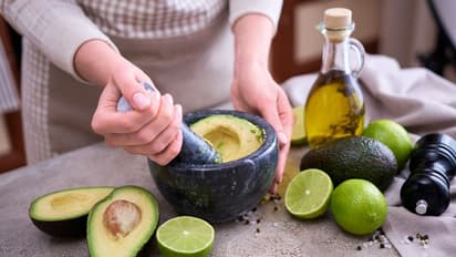 Health Tips: രാവിലെ വെറുംവയറ്റില്‍ കഴിക്കാവുന്ന ആരോഗ്യകരമായ കൊഴുപ്പ് അടങ്ങിയ ഭക്ഷണങ്ങള്‍ 