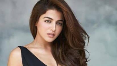 'എനിക്ക് ഇഷ്‍ടമുള്ളത് ഞാൻ ധരിക്കും, ആരും നിര്‍ബന്ധിക്കണ്ട', സമ്മര്‍ദ്ദങ്ങളുണ്ടാകാറില്ലെന്ന് നടി വാമിഖ