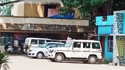 വീട്ടിൽ വെച്ച പാട്ടിന് ശബ്ദം കൂടി; അയല്വാസിയെ യുവാവ് വീട്ടില് കയറി വെട്ടി, പ്രതി പൊലീസ് കസ്റ്റഡിയിൽ