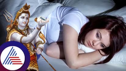 ಮಧ್ಯರಾತ್ರಿ ಎಚ್ಚರವಾದ್ರೆ ಇಂಥ ಸಂಕೇತ ನೀಡ್ತಾನೆ ಈಶ್ವರ!