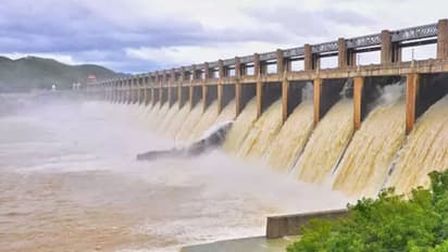 Mettur Dam Water : மேட்டூர் அணையின் நீர் மட்டம் என்ன தெரியுமா.? இத்தனை லட்சம் கன அடி நீர் வெளியேற்றமா.? 