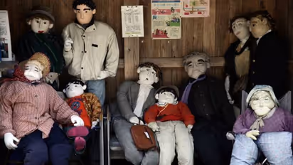 ആളുകളേക്കാൾ കൂടുതൽ പാവകൾ, അതിവിചിത്രമെന്ന് തോന്നും ഒരു പാവഗ്രാമം..!