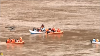 അർജുൻ മിഷൻ; ഈശ്വർ മൽപെ വീണ്ടും നദിയിലിറങ്ങി, ഇന്നുകൂടി പരമാവധി ശ്രമിക്കുമെന്ന് ജില്ലാ ഭരണകൂടം