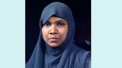 സാനിറ്റൈസര്‍ ഉപയോഗിച്ച് മാലിന്യം കത്തിക്കുന്നതിനിടെ പൊള്ളലേറ്റ വീട്ടമ്മ മരിച്ചു 