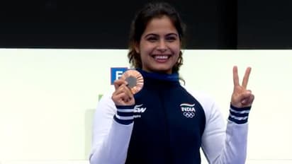 இந்தியாவிற்கு முதல் பதக்கம் - 12 ஆண்டுகளுக்கு பிறகு துப்பாக்கி சுடுதலில் பதக்கம் வென்று கொடுத்த மனு பாக்கர்!