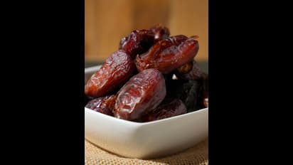 குளிர்காலத்தில் தினம் '2' பேரிச்சம்பழம்... தொடர்ந்து சாப்பிட்டால் ஆச்சர்யமூட்டும் நன்மைகள்!!