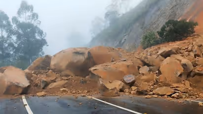 மூணாறிலும் நிலச்சரிவு - கொச்சி முதல் தேனி வரை போக்குவரத்தில் பெரிய பாதிப்பு!