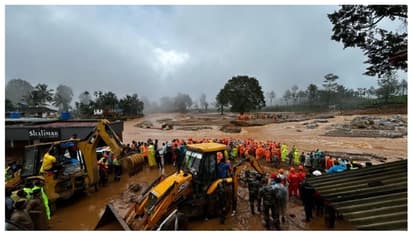 ദുരന്തമുഖത്ത് ജീവന്‍റെ തുടിപ്പുതേടി ആയിരക്കണക്കിന് രക്ഷാപ്രവര്‍ത്തകര്‍ 