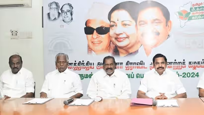 ஒரே மாவட்டத்தை சேர்ந்த இன்னாள், முன்னாள் அமைச்சர்கள் அப்பல்லோ மருத்துவமனையில் அனுமதி! அதிர்ச்சியில் தொண்டர்கள்