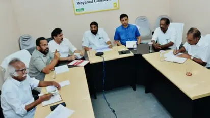 ചൂരൽമലയിലെ കൺട്രോൾ റൂം കേന്ദ്രീകരിച്ച് മെഡിക്കൽ പോയിന്റും ഓക്സിജൻ ആംബുലൻസും ഒരുക്കാൻ മന്ത്രിതല യോഗ തീരുമാനം