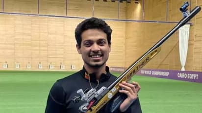 2 കോടി പോരാ, 5 കോടി  വേണം, പൂനെയില്‍ ഫ്ലാറ്റും, മഹാരാഷ്ട്ര സര്‍ക്കാരിനോട് ഒളിംപിക് മെഡല്‍ ജേതാവിന്‍റെ പിതാവ്