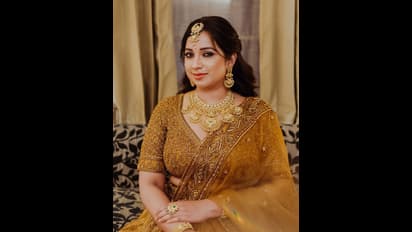 கிளாமர் குயினாக மாறிய மெலடி குயின்.. பிரபல பாடகி ஸ்ரேயா கோஷலா இது? லேட்டஸ்ட் கிளிக்ஸ்..