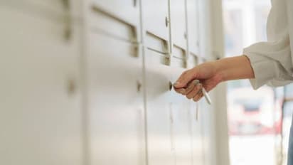 ബാങ്ക് മാനേജർ ബ്രാഞ്ചിലെ ലോക്കറിൽ സൂക്ഷിച്ച ആഭരണങ്ങൾ കാണാനില്ല! വേലി തന്നെ വിളവ് തിന്നുകയാണെന്ന് പൊലീസ്