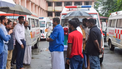 വയനാട്ടിലേക്കൊരു കൈത്താങ്ങ്, തൃശ്ശൂരിലെ 10 ആംബുലന്സുകള് ചൂരൽമലയിലെ ദുരന്തഭൂമിയിലേക്ക്