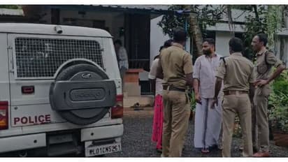 പൂട്ടിക്കിടന്ന വീടിൻ്റെ പൂട്ട് തകർത്ത് മോഷണം, തകർത്ത പൂട്ടിന് പകരം പുതിയ പൂട്ടിട്ട് പൂട്ടി കള്ളൻ സ്ഥലം വിട്ടു