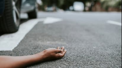 മദ്യലഹരിയിൽ അമിതവേഗതയിലെത്തിയ ജീപ്പിടിച്ച് 26കാരന് ദാരുണാന്ത്യം, വാഹനം ഓടിച്ചിരുന്നത് യുവഡോക്ടർമാർ