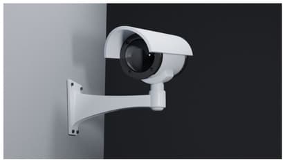 കിടപ്പു മുറിയില് ഒളിക്യാമറ വച്ചു; മാതാപിതാക്കള്ക്കെതിരെ 20 -കാരി പോലീസില് പരാതി നല്കി