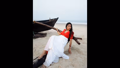 ಸಮುದ್ರ ತೀರದಿ ಕುಳಿತು ನನ್ನ ಸಮುದ್ರ ನೀನೆಂದ ಚ್ರೈತ್ರಾ, ಸಮುದ್ರದ ಅಲೆ ನಿನ್ನ ಕಣ್ಣೆಂದ ಅನುಶ್ರೀ