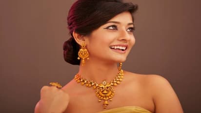 Gold Rate Today: വീണ്ടും വമ്പൻ ഇടിവിൽ സ്വർണവില; ഈ മാസത്തെ ഏറ്റവും കുറഞ്ഞ നിരക്കിൽ വ്യാപാരം