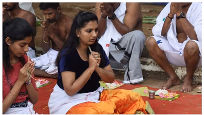 കർക്കടക വാവ്; പിതൃമോക്ഷത്തിനായി പതിനായിരങ്ങള്‍ ബലി തര്‍പ്പണം നടത്തി 