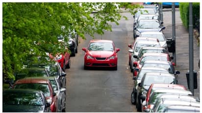 ഫൈവ് മിനിറ്റ് പാർക്കിംഗ് റൂൾ; അനധികൃതമായി വാഹനം പാർക്ക് ചെയ്ത യുവതിക്ക് 11 ലക്ഷം രൂപ പിഴ