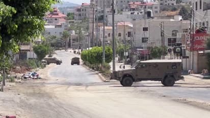 ഗാസയിൽ സ്കൂളിന് നേരെ ഇസ്രായേലിന്റെ ബോംബ് ആക്രമണം; 15 പേര് കൊല്ലപ്പെട്ടു, സ്കൂള് പൂര്ണമായും തകര്ന്നു