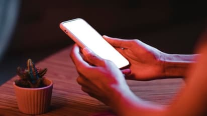 1.5 ലക്ഷത്തിന്‍റെ ഐഫോണ്‍ കാഷ് ഓണ്‍ ഡെലിവറിയായി ഓർഡർ ചെയ്തു; ഫോണുമായി വന്ന ഡെലിവറി ബോയിയെ കൊന്ന് കനാലിൽ തള്ളി