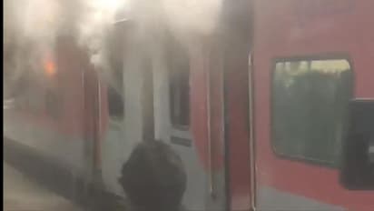 Train Fire Accident : ரயிலில் பயங்கர தீ விபத்து.! 3 பெட்டிகள் எரிந்து நாசம்- பயணிகள் உயிர் தப்பியது எப்படி.?