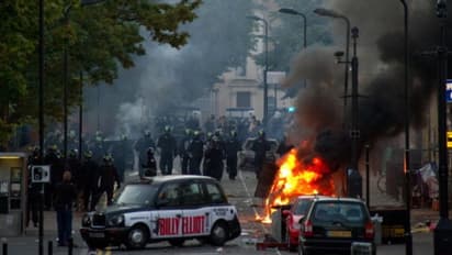 ബ്രിട്ടനിൽ 13 വർഷത്തിനിടയിലെ ഏറ്റവും രൂക്ഷമായ കലാപം; കുടിയേറ്റവിരുദ്ധ പ്രതിഷേധം പടരാൻ കാരണം വ്യാജപ്രചാരണം