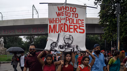 ബംഗ്ലാദേശിൽ വീണ്ടും കലാപം: തെരുവിൽ ഏറ്റുമുട്ടി ഭരണ-പ്രതിപക്ഷ കക്ഷികൾ, 97 മരണം; യാത്രാ വിലക്കി ഇന്ത്യ