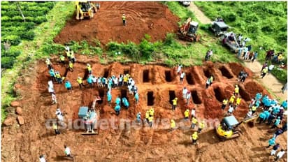 ഒന്നിച്ച് മടങ്ങും, ദുരന്തം കവർന്നവരിൽ തിരിച്ചറിയാത്ത 67 പേരിൽ എട്ട് പേരുടെ സംസ്കാരച്ചടങ്ങുകൾ അൽപ്പസമയത്തിൽ