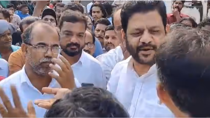 അനങ്ങൻ മലയിലെ ക്വാറി സന്ദർശിക്കാനെത്തിയ വികെ ശ്രീകണ്ഠൻ എംപിയും പ്രദേശവാസികളും തമ്മിൽ വാക്കുതർക്കം