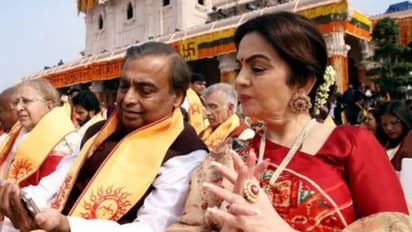 முகேஷ் அம்பானி பயன்படுத்தும் ஆடம்பரமான செல்போன்! என்னென்ன அம்சங்கள் இருக்கு தெரியுமா?