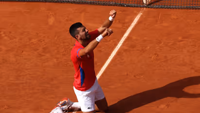 Paris 2024, Novak Djokovic: ஒலிம்பிக் வரலாற்றில் முதல் முறையாக தங்கப் பதக்கம் கைப்பற்றி சாதனை படைத்த ஜோகோவிச்!