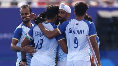 'ದಿ ವಾಲ್' ಶ್ರೀಜೇಶ್ ಹಾಕಿ ಸ್ಟಿಕ್‌ನಲ್ಲಿ ಪತ್ನಿ ಹೆಸರು..! ಬ್ರಿಟೀಷರನ್ನು ಮಣಿಸಿದ ಬೆನ್ನಲ್ಲೇ ಗೋಲ್ ಕೀಪರ್ ರಿಯಾಕ್ಷನ್ ವೈರಲ್