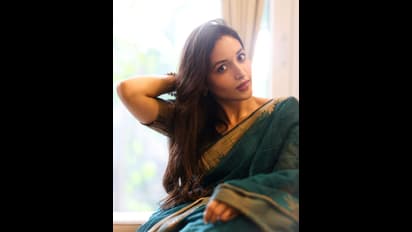 ಕೆಜಿಎಫ್ ನಟಿ ಈಗ ಮೂಗುತಿ ಸುಂದ್ರಿ, ಸೀರೆಯಲ್ಲಿ ಈ ನಾರಿ ಹೇಗೆ ಕಾಣ್ತಾರೆ ನೋಡ್ರೀ..!