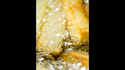 மீன் பொரித்த எண்ணெய்யில் 'இத்தனை' விஷயம் பண்ணலாமா? 