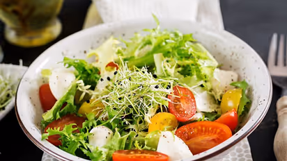 Salads for Weight Loss: 2 easy salad recipes to lose belly fat